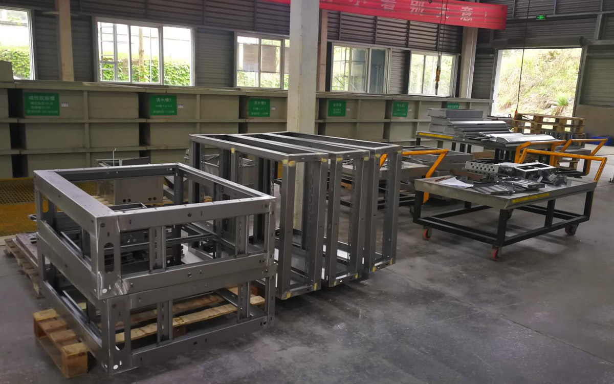 監控中心控製台噴塑車間圖片