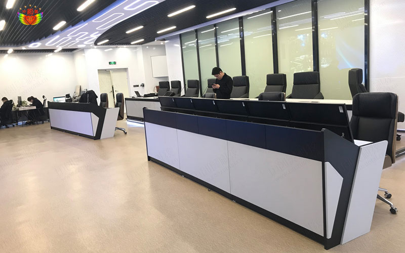 大型監控室工作台圖片