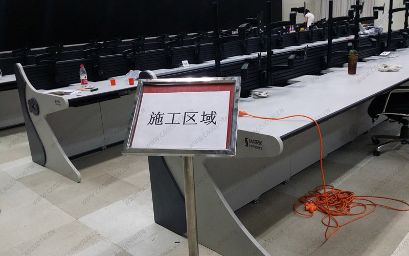 指揮中心操作台現場施工照片